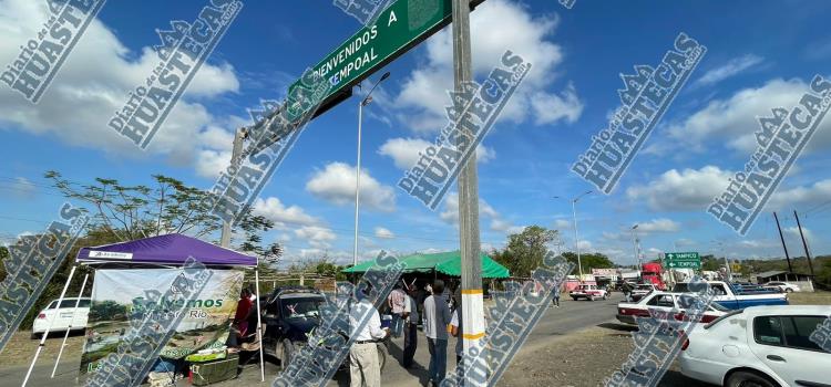 Tras 24 horas sigue bloqueada la Alazán-Canoas