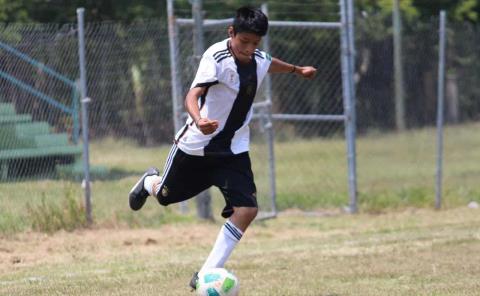 Futbol juvenil A de la UDETA adelante
