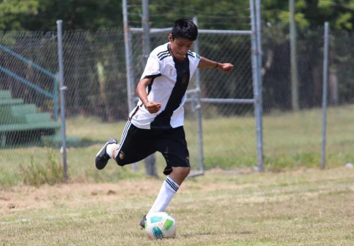 Futbol juvenil A de la UDETA adelante