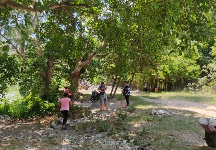 Despejando basurero de Tamán tras incendio