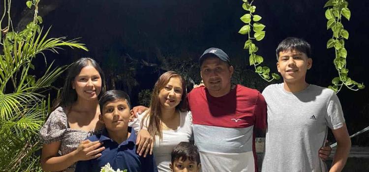 Junto a su familia festejó Alis Lara 