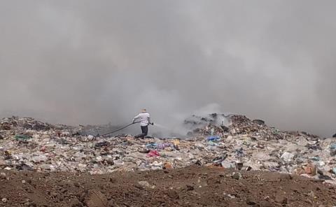 Continua incendio en basurero de La Providencia