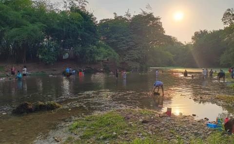 Suman voluntades para limpiar el río
