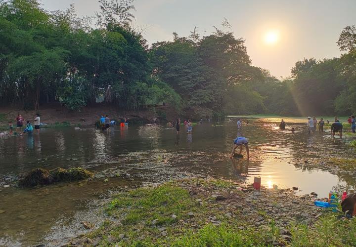 Suman voluntades para limpiar el río