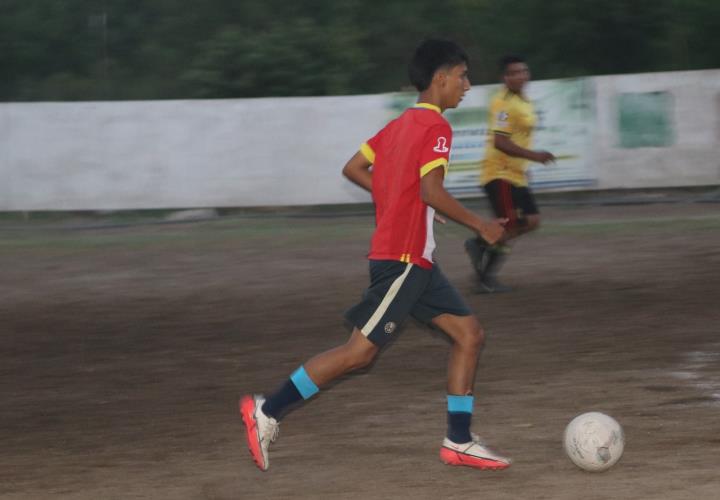 Abre con gran intensidad futbol rápido de la Bomba