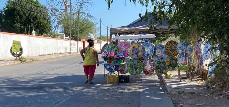 Poca afluencia en panteones 