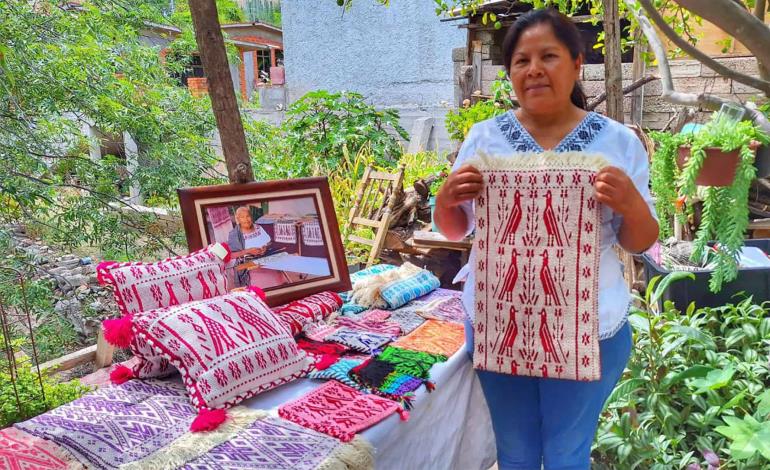 Artesana del Valle del Mezquital destaca en concurso nacional