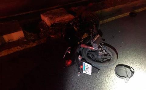 Jovencita cayó de motocicleta
