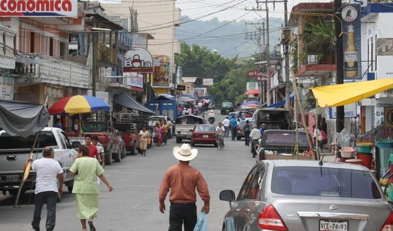 Abundan cantinas en el primer cuadro