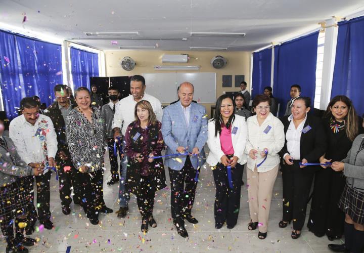 Inauguró Natividad Castrejón aula de cómputo en secundaria "Nezahualcóyotl" de Tlahuelilpan