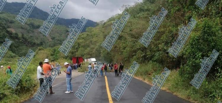 Ahora en la Sierra Bloquearon la carretera federal 