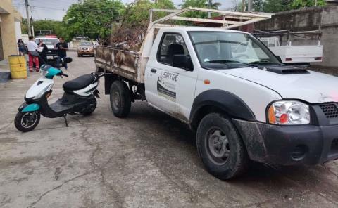 Camioneta impactó moto de una dama