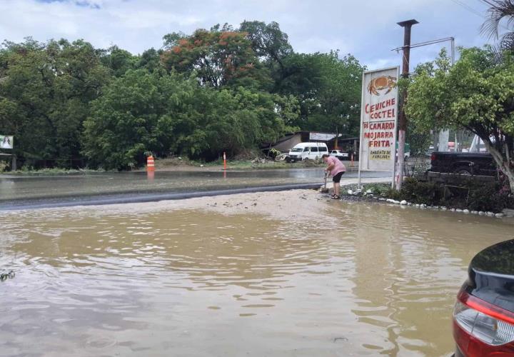 Se inundaron negocios por lluvias