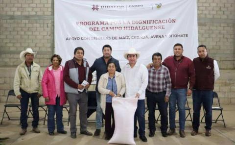 Entrega SADERH apoyos en Huasca y Acatlán.