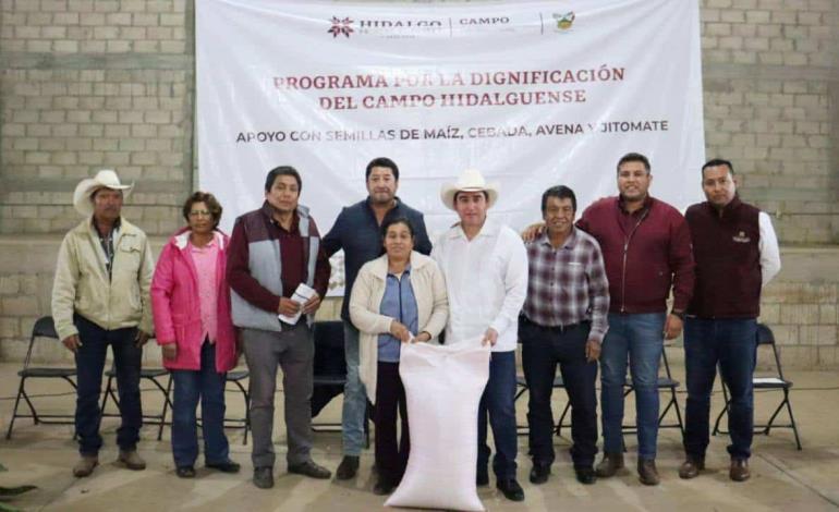 Entrega SADERH apoyos en Huasca y Acatlán.