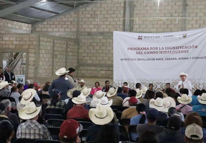 Entrega SADERH apoyos en Huasca y Acatlán.