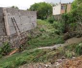 Cayó construcción en lecho de arroyo