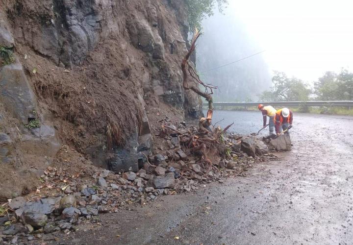 Red carretera estatal registra derrumbes, ninguno de consideración: SIPDUS