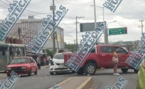 Camioneta chocó  contra ruletero
