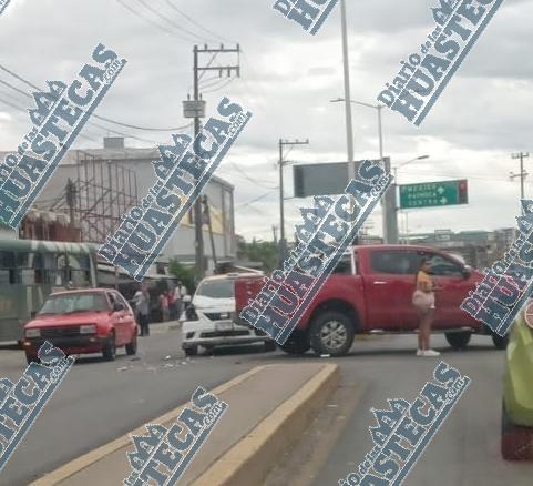 Camioneta chocó  contra ruletero