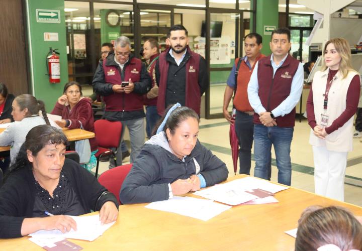 Entregó Sebiso tarjetas de apoyos sociales, en la Sierra Alta