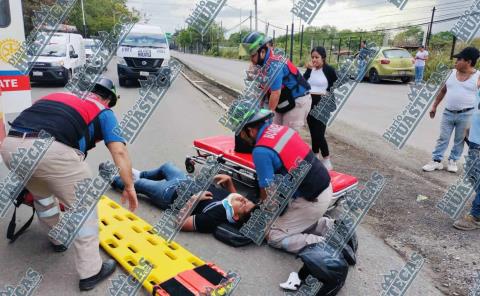 Auto atr0p3lló a estudiante
