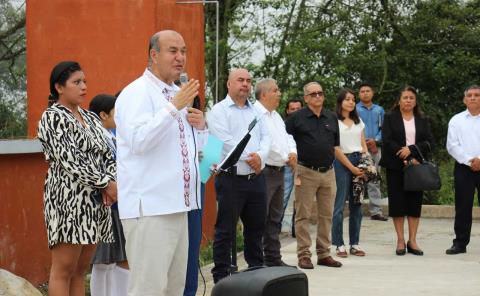 Titular del IHE visitó diferentes escuelas de Chapulhuacán