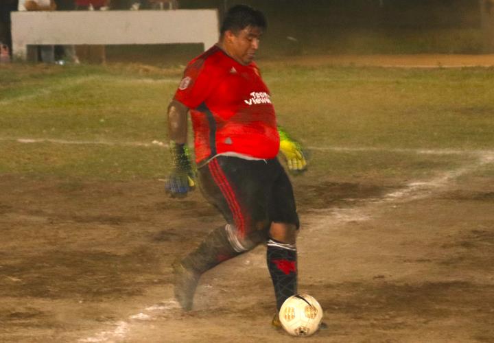 Jueves y viernes de futbol de veteranos en la UDETA