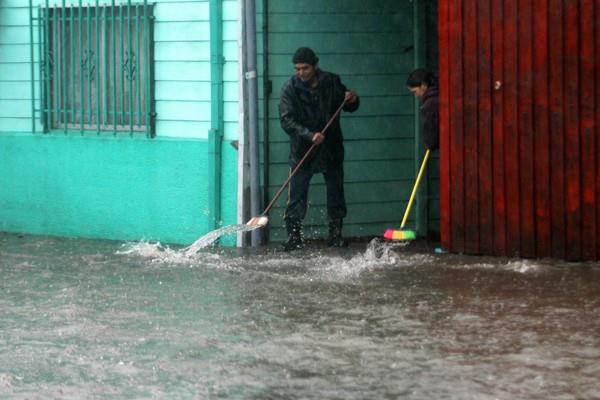 Seguirán las lluvias pronostica PCE