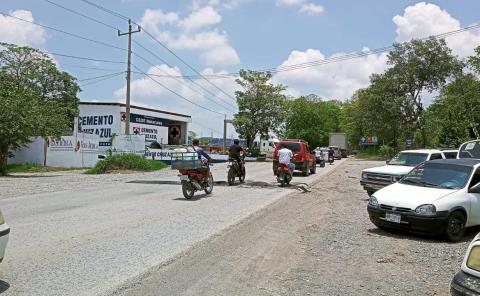 Indigna a conductores topes mal hechos en Zacatipán