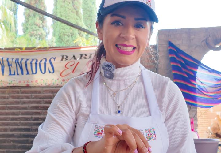 Reyna Mejía, demuestra cómo las mujeres pueden hacer barbacoa