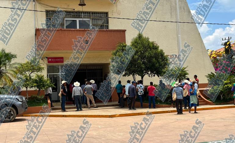 Vecinos de Tzacuala tomaron la alcaldía