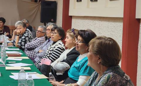 75 adultos mayores participan en la primera edición del curso "Diseñando la mejor versión de mí" 

