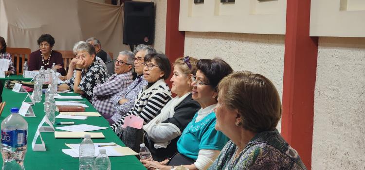 75 adultos mayores participan en la primera edición del curso "Diseñando la mejor versión de mí" 