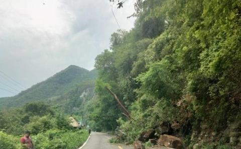 Derrumbes en carreteras pararon la circulación