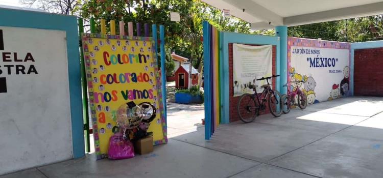 ‘Prohíben’ regalos en graduación de kinder