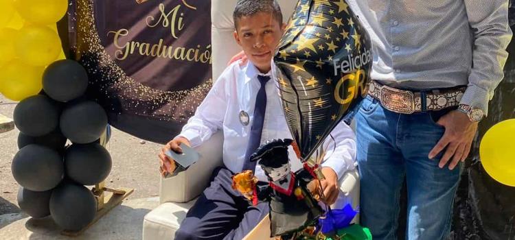 Se graduó el niño Ángel de Jesús 