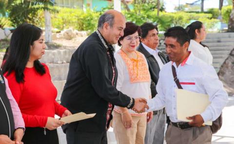 Titular del IHE visitó escuelas de Cardonal