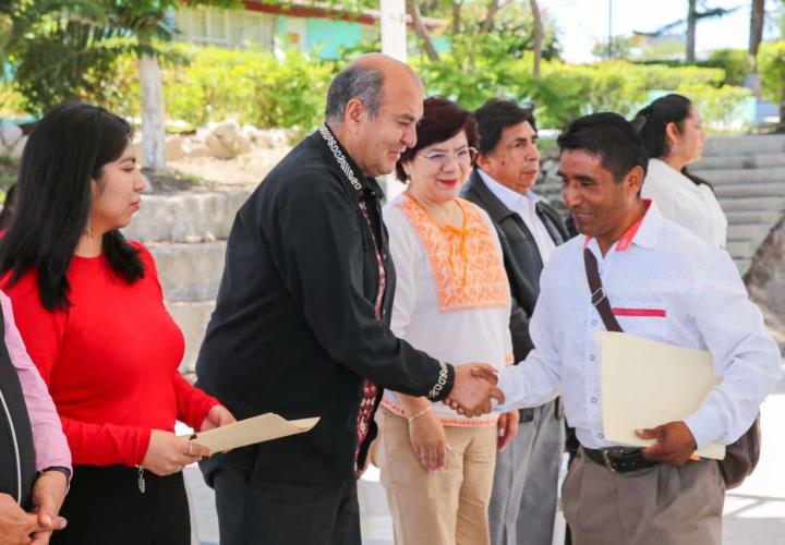 Titular del IHE visitó escuelas de Cardonal