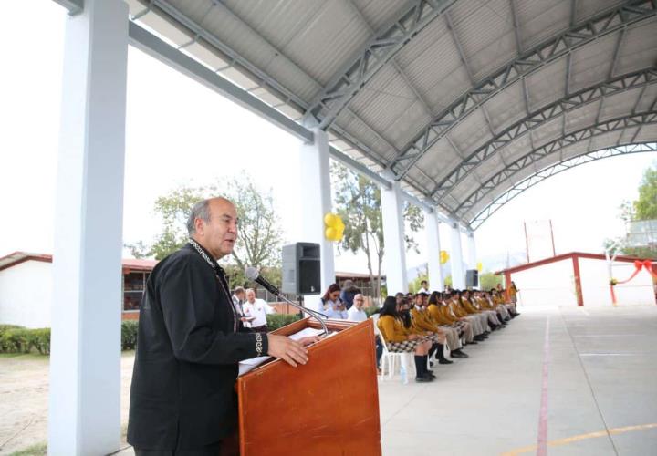 Titular del IHE visitó escuelas de Cardonal