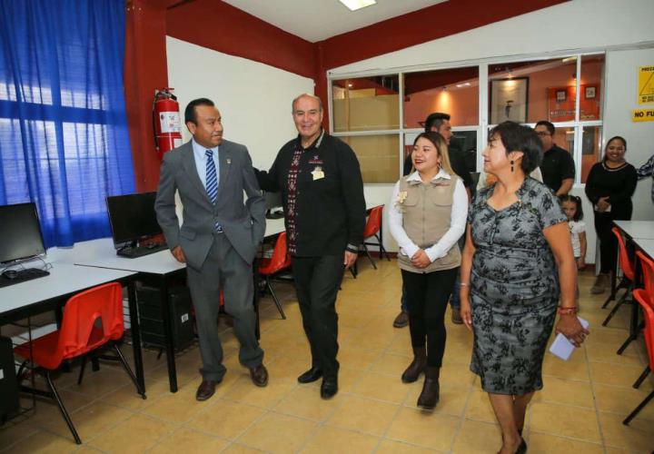 Titular del IHE visitó escuelas de Cardonal