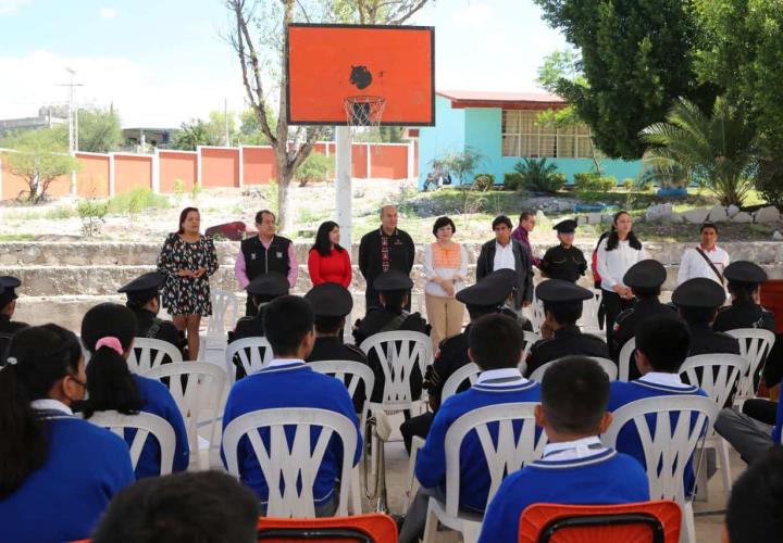 Titular del IHE visitó escuelas de Cardonal