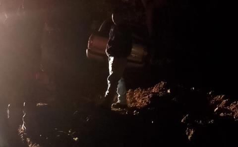 Camioneta Sale del camino en la carretera Tamazunchale-Álamo