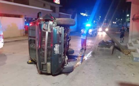 CHOCÓ Y VOLCÓ UNA CAMIONETA       
