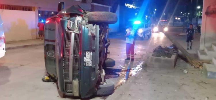 CHOCÓ Y VOLCÓ UNA CAMIONETA       