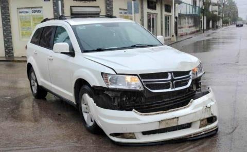 Chocó camioneta contra un autobús     
