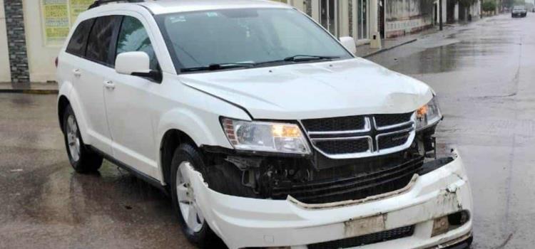 Chocó camioneta contra un autobús     