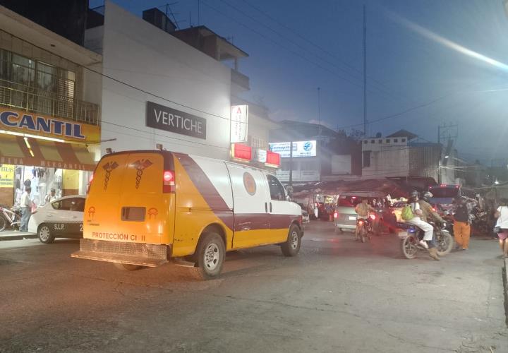 Empleado de Tienda de Abarrotes Auxiliado por Problemas de Salud