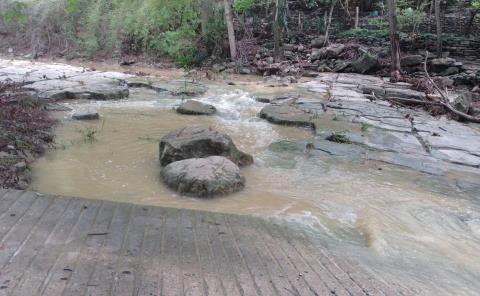 Precaución por creciente del arroyo