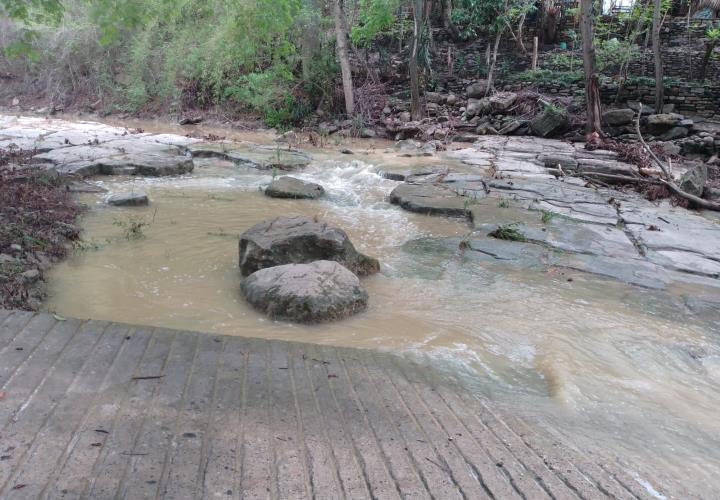 Precaución por creciente del arroyo